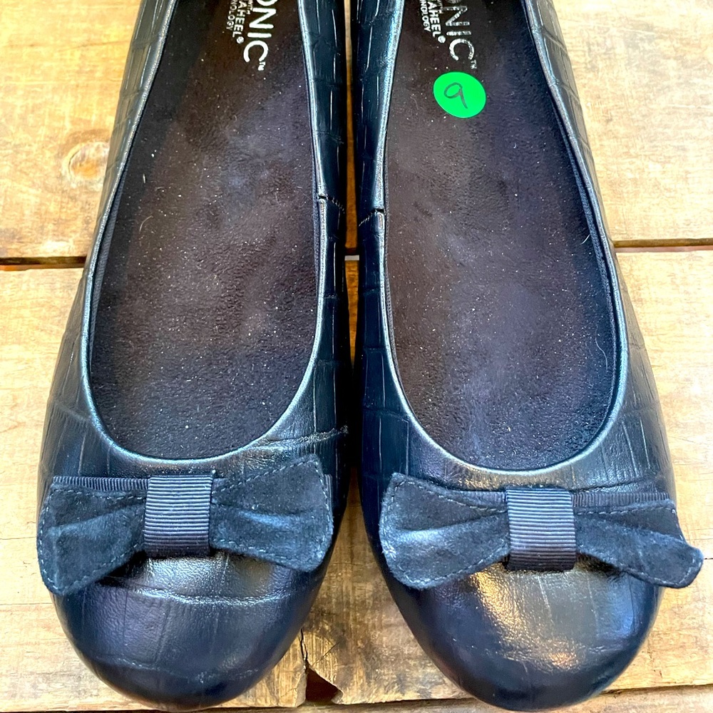 Black Vionic wedges size 9